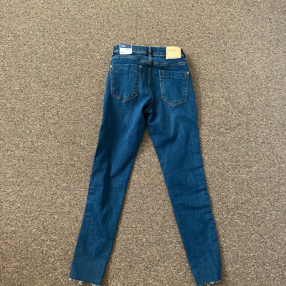 Zara Mid Rise Skinny Jeans - Picture 2 of 5
